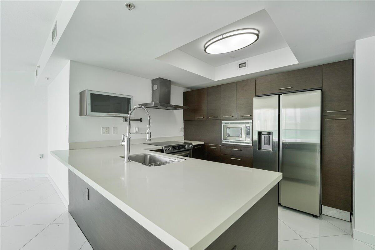ST TROPEZ ON THE BAY II C - Residential