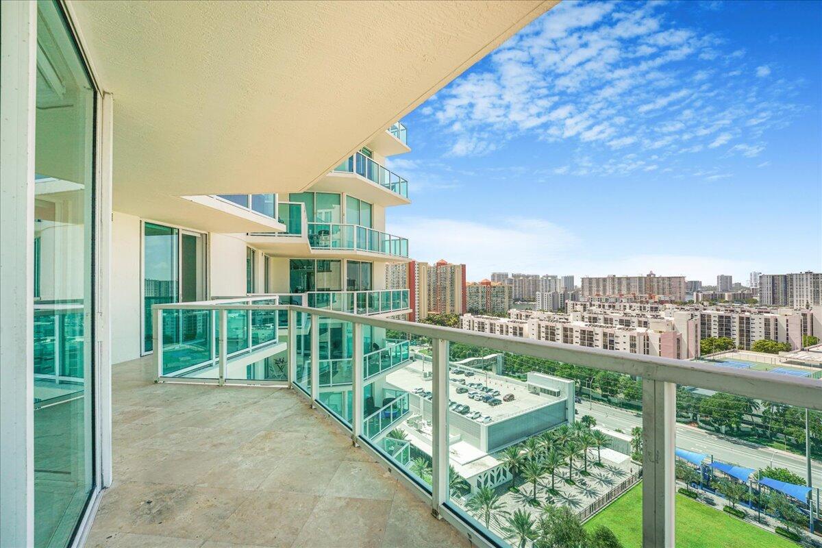 ST TROPEZ ON THE BAY II C - Residential