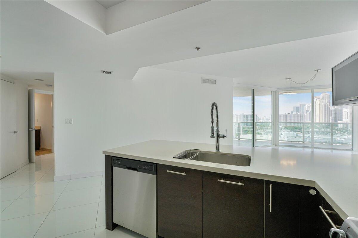 ST TROPEZ ON THE BAY II C - Residential