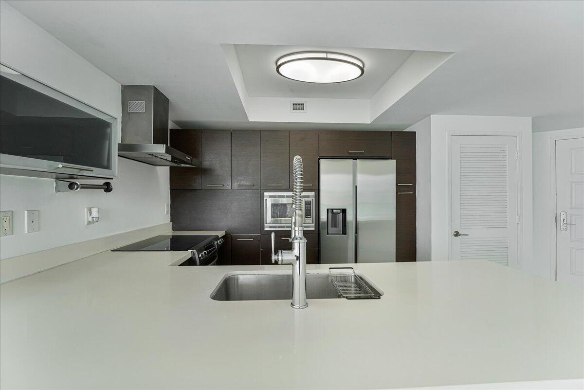 ST TROPEZ ON THE BAY II C - Residential