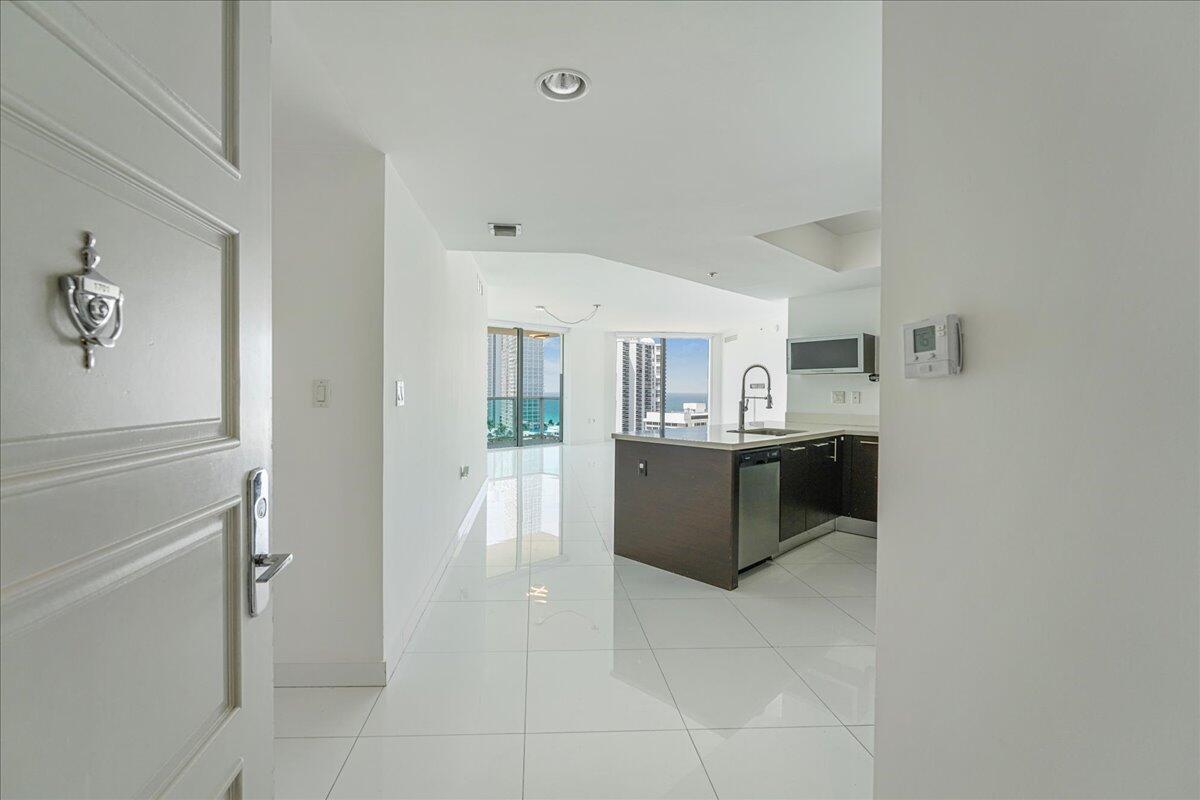 ST TROPEZ ON THE BAY II C - Residential
