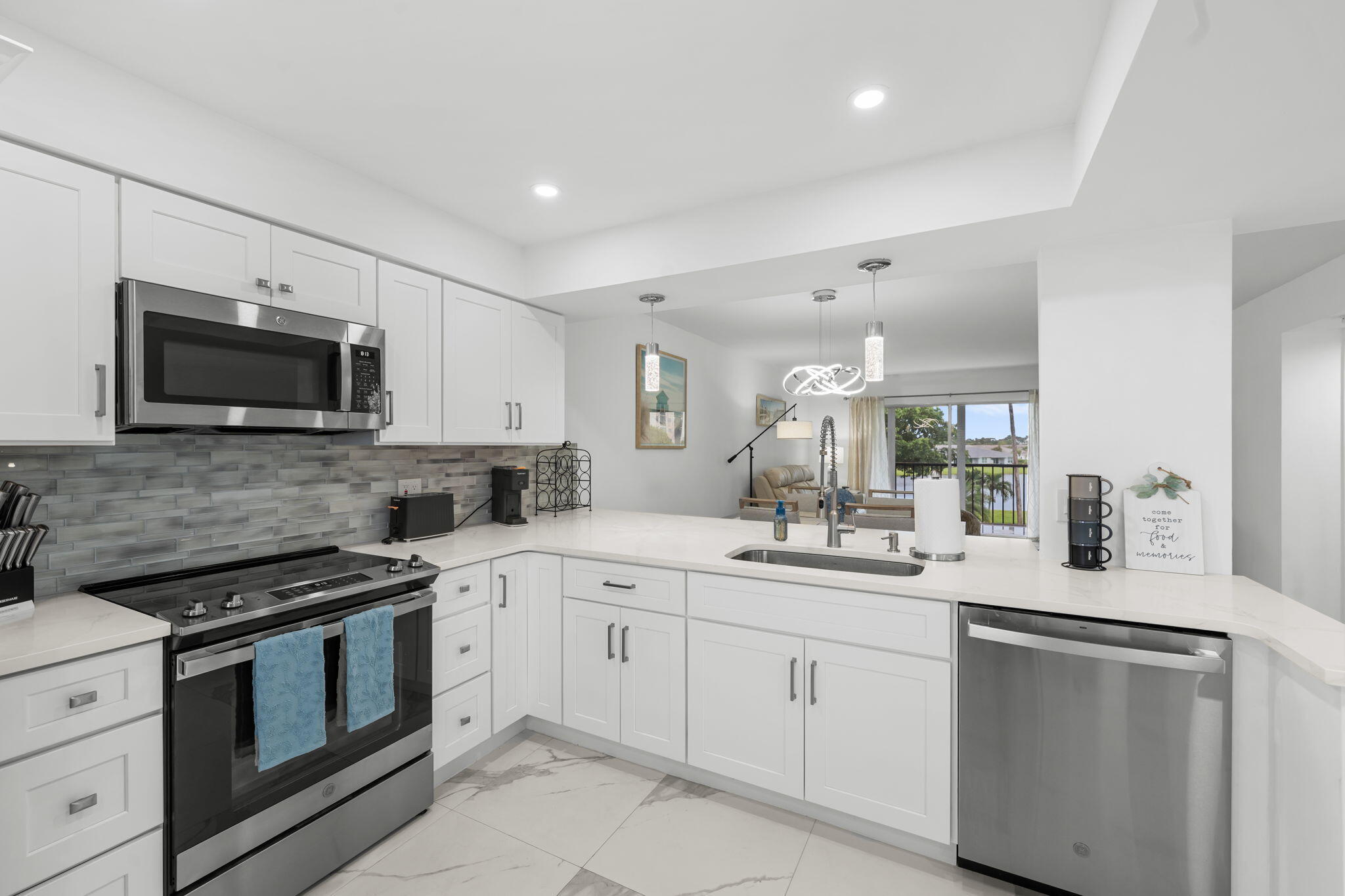 HUNTINGTON LAKES SECTION TWO CONDS 10,11,12,14 THR - Residential Lease