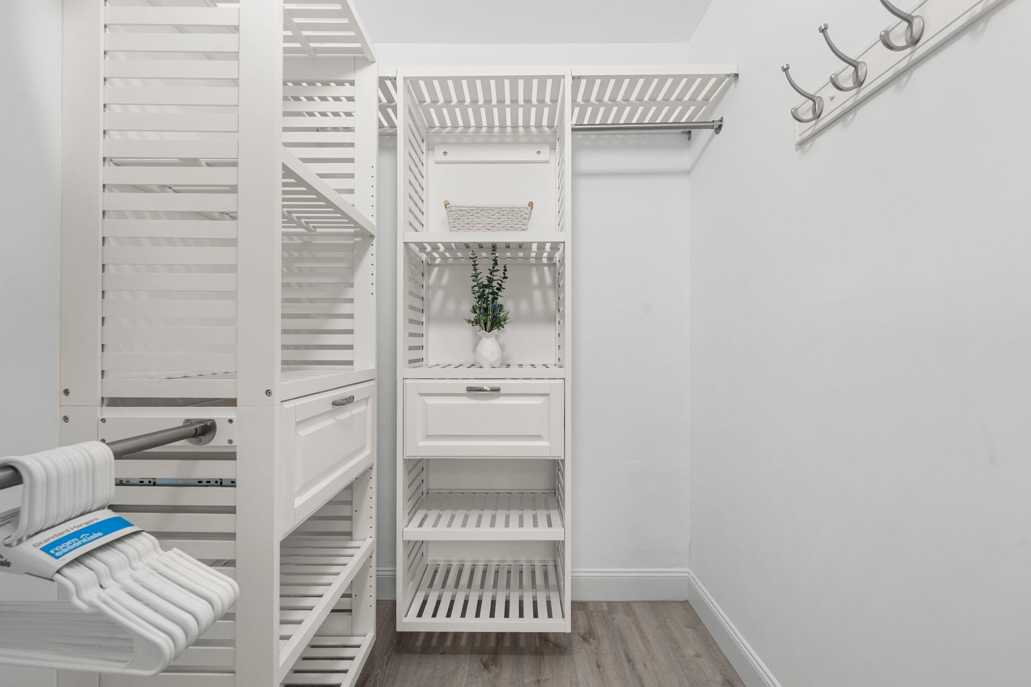 HUNTINGTON LAKES SECTION TWO CONDS 10,11,12,14 THR - Residential Lease