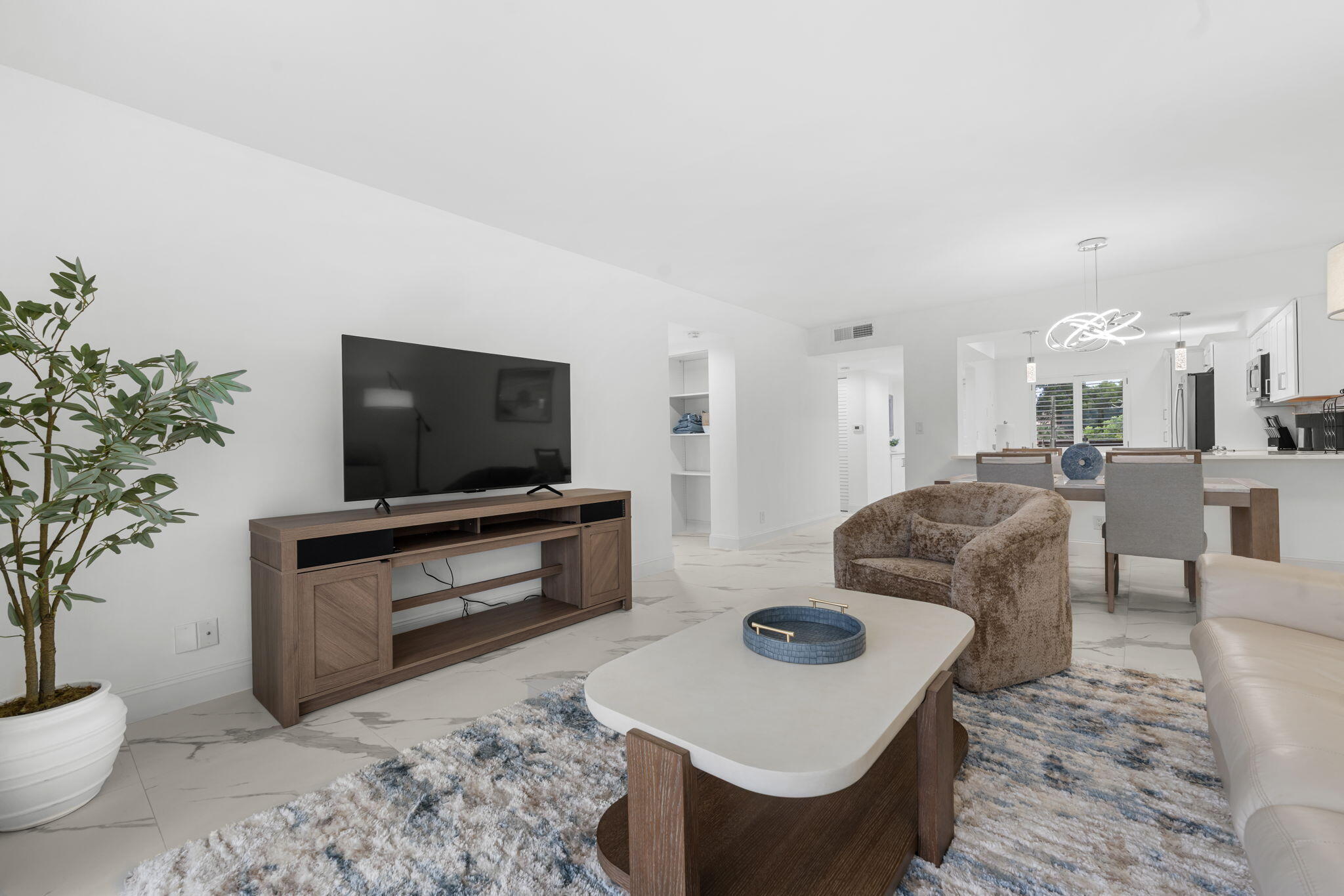 HUNTINGTON LAKES SECTION TWO CONDS 10,11,12,14 THR - Residential Lease