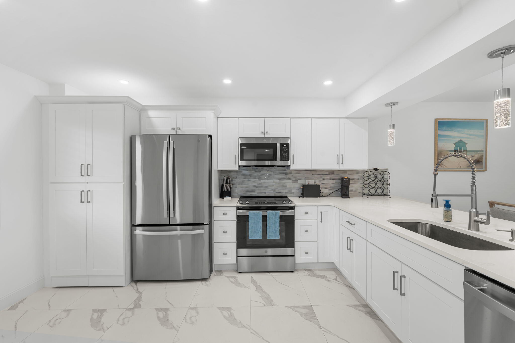 HUNTINGTON LAKES SECTION TWO CONDS 10,11,12,14 THR - Residential Lease