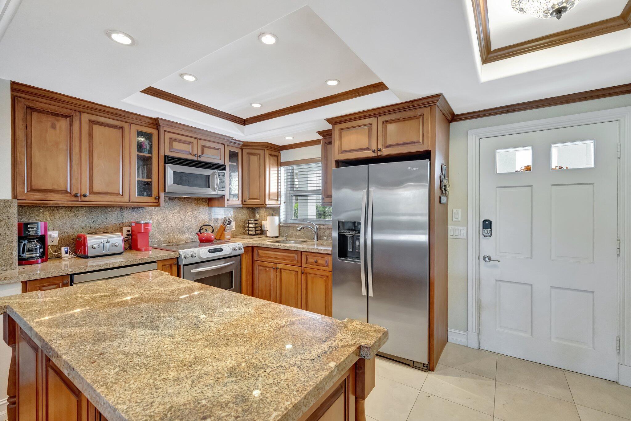 2401 NE 36th Street 204