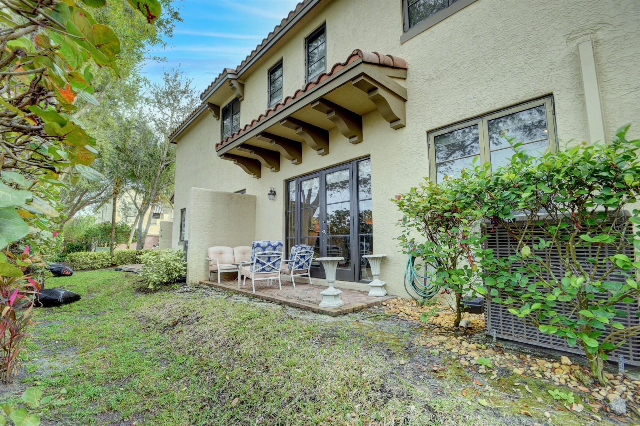 VILLAGIO DEL MAR - Residential Lease