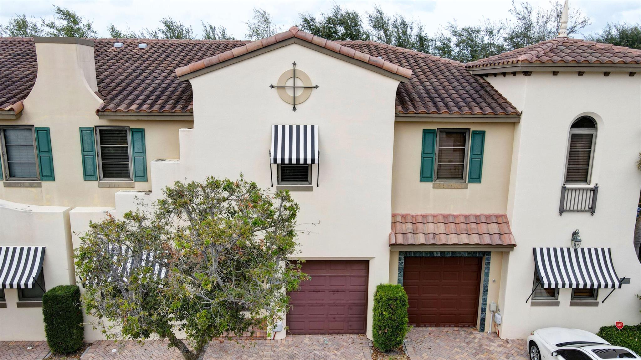 VILLAGIO DEL MAR - Residential Lease