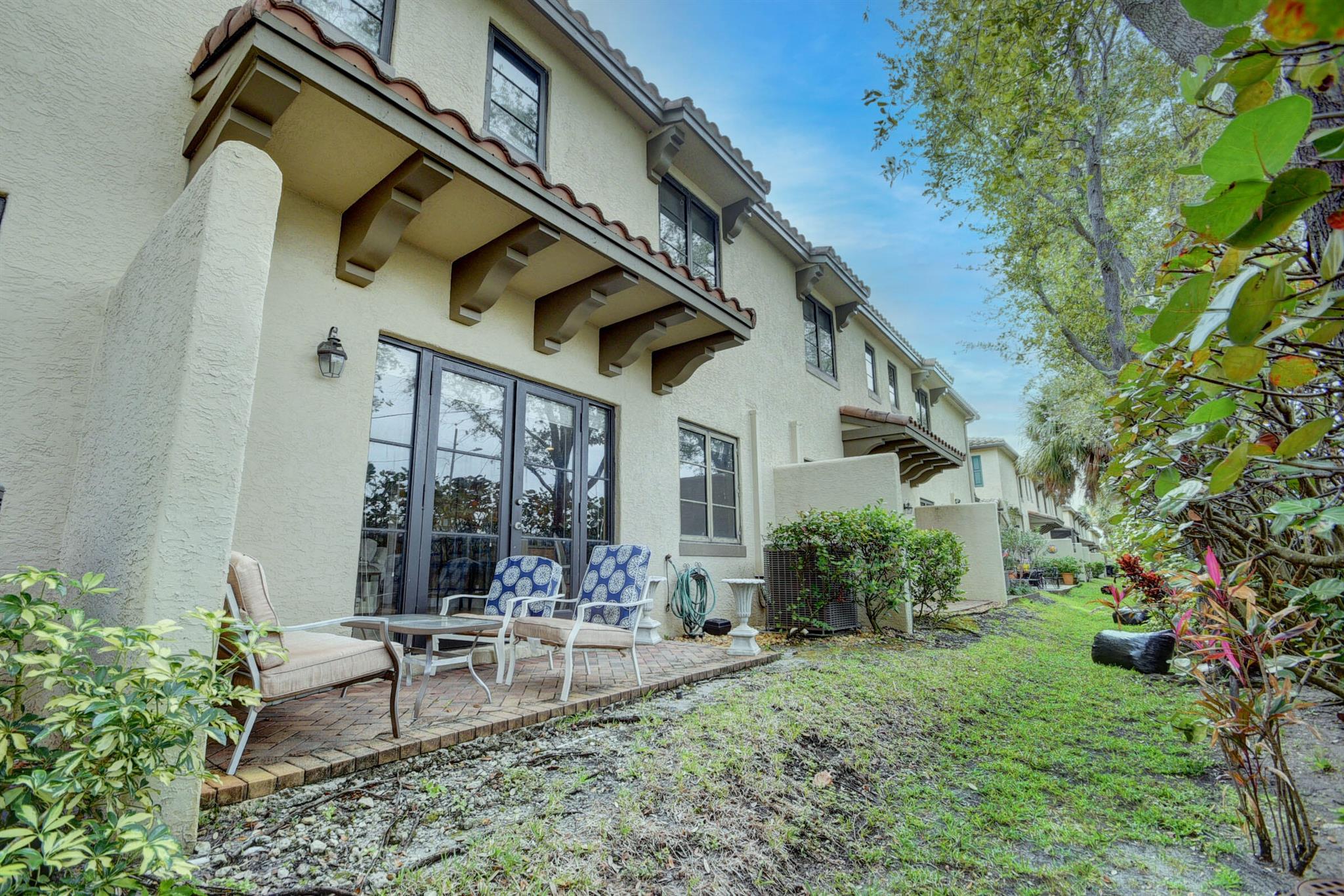 VILLAGIO DEL MAR - Residential Lease