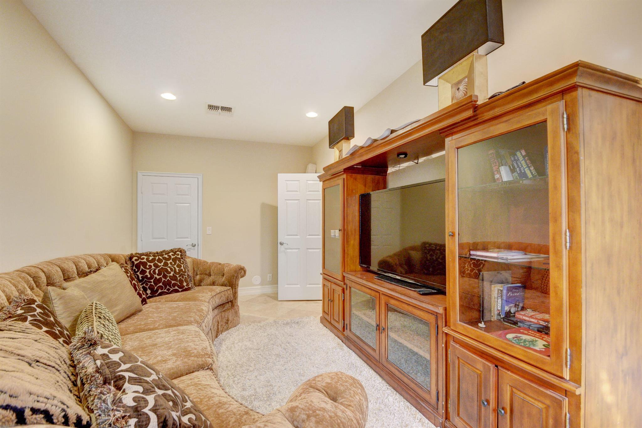 VILLAGIO DEL MAR - Residential Lease