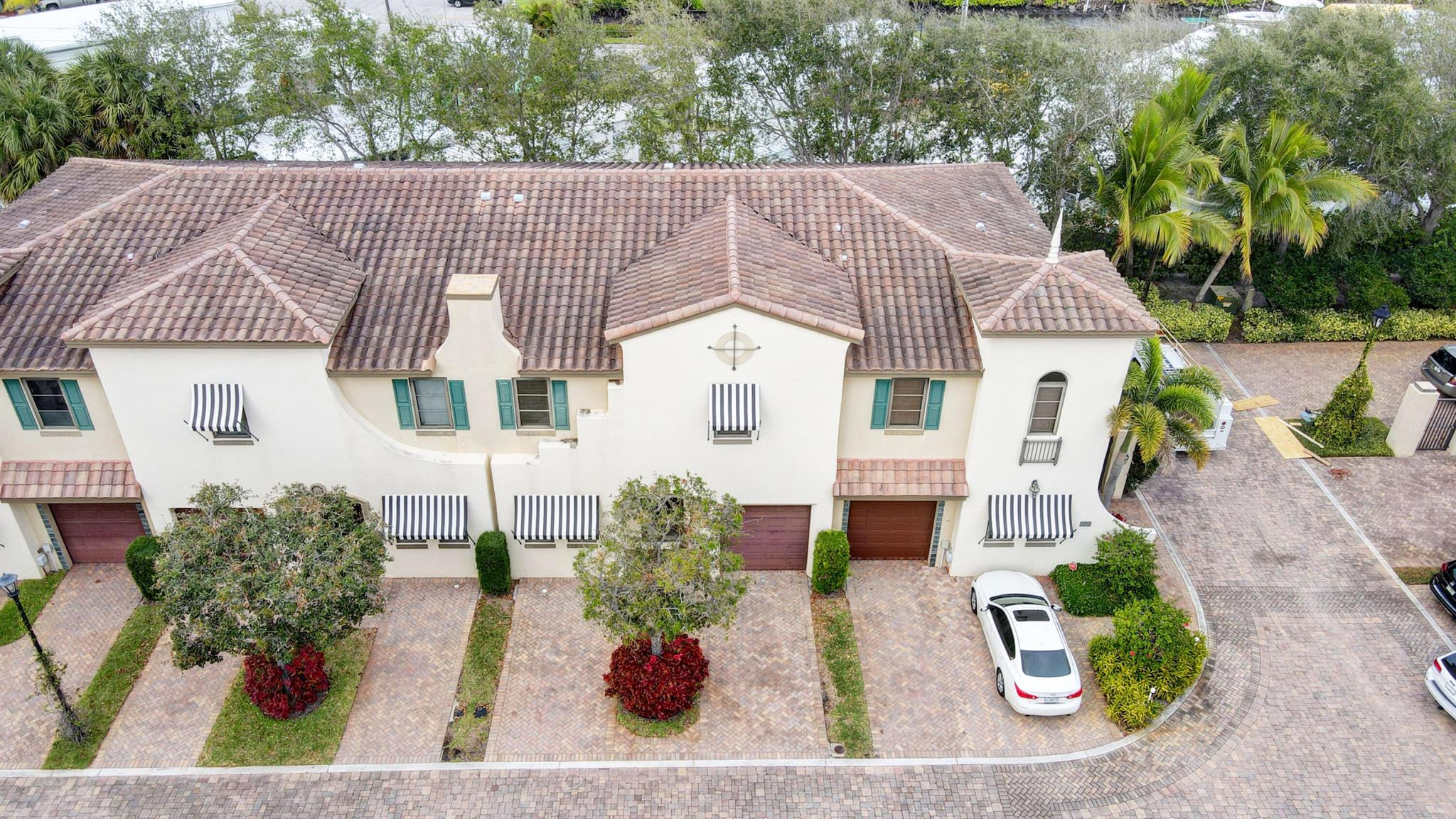 VILLAGIO DEL MAR - Residential Lease