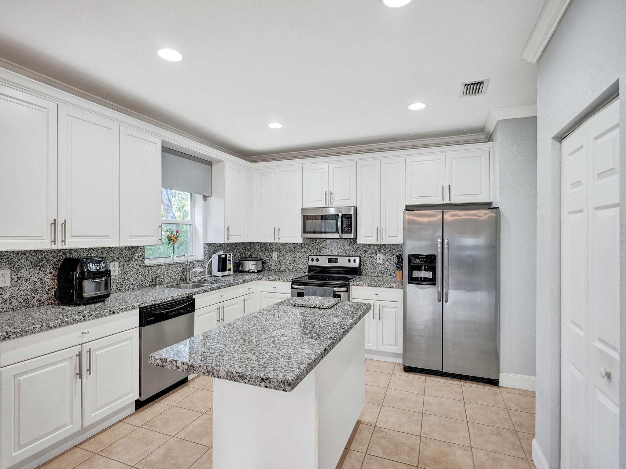 LAKEVIEW WEST 158-44 - Residential
