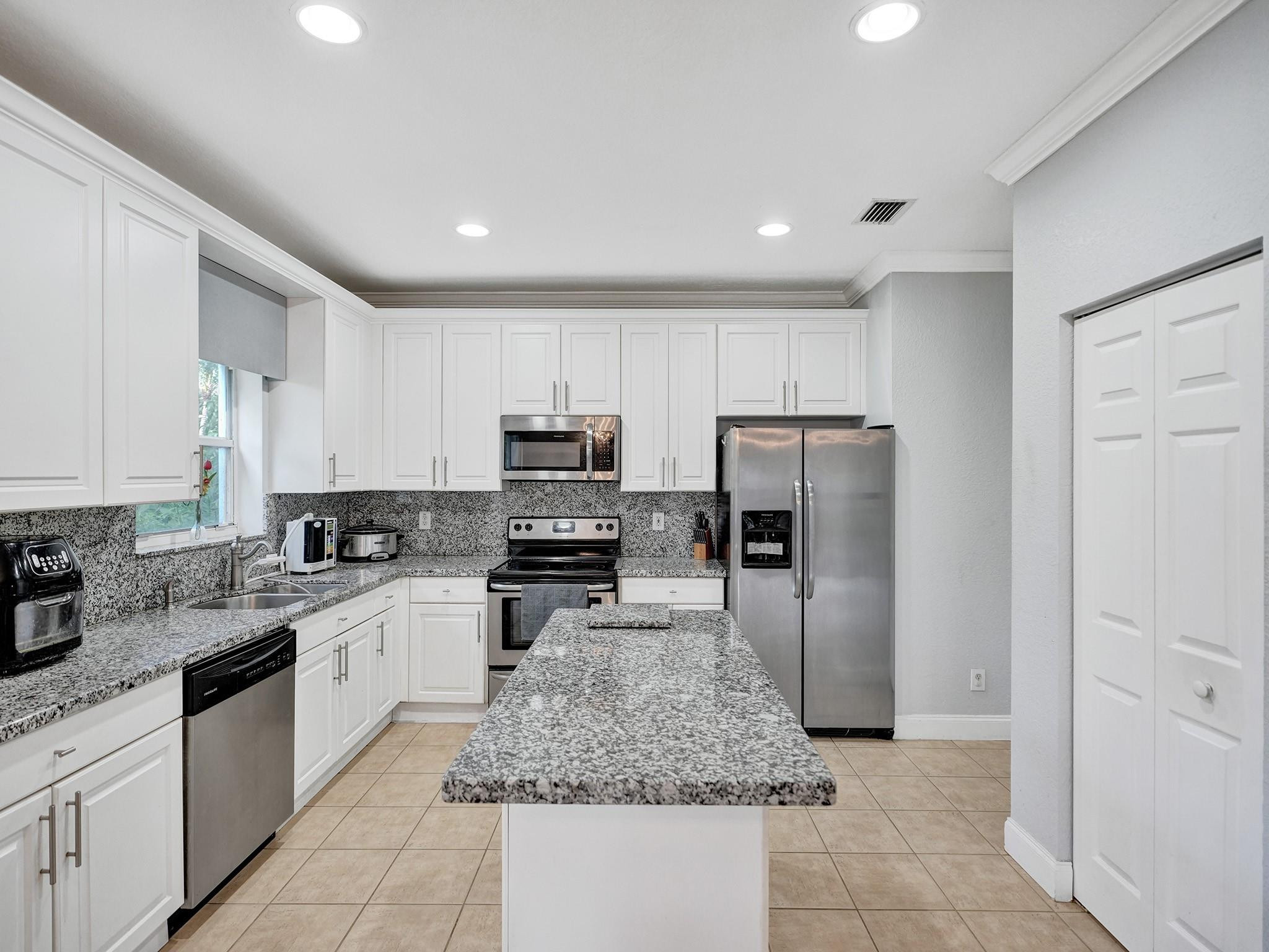 LAKEVIEW WEST 158-44 - Residential