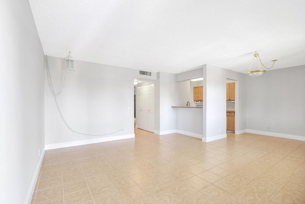 Photo of 512 Meadows Circle, Boynton Beach, FL 33436 (MLS # R10971707)