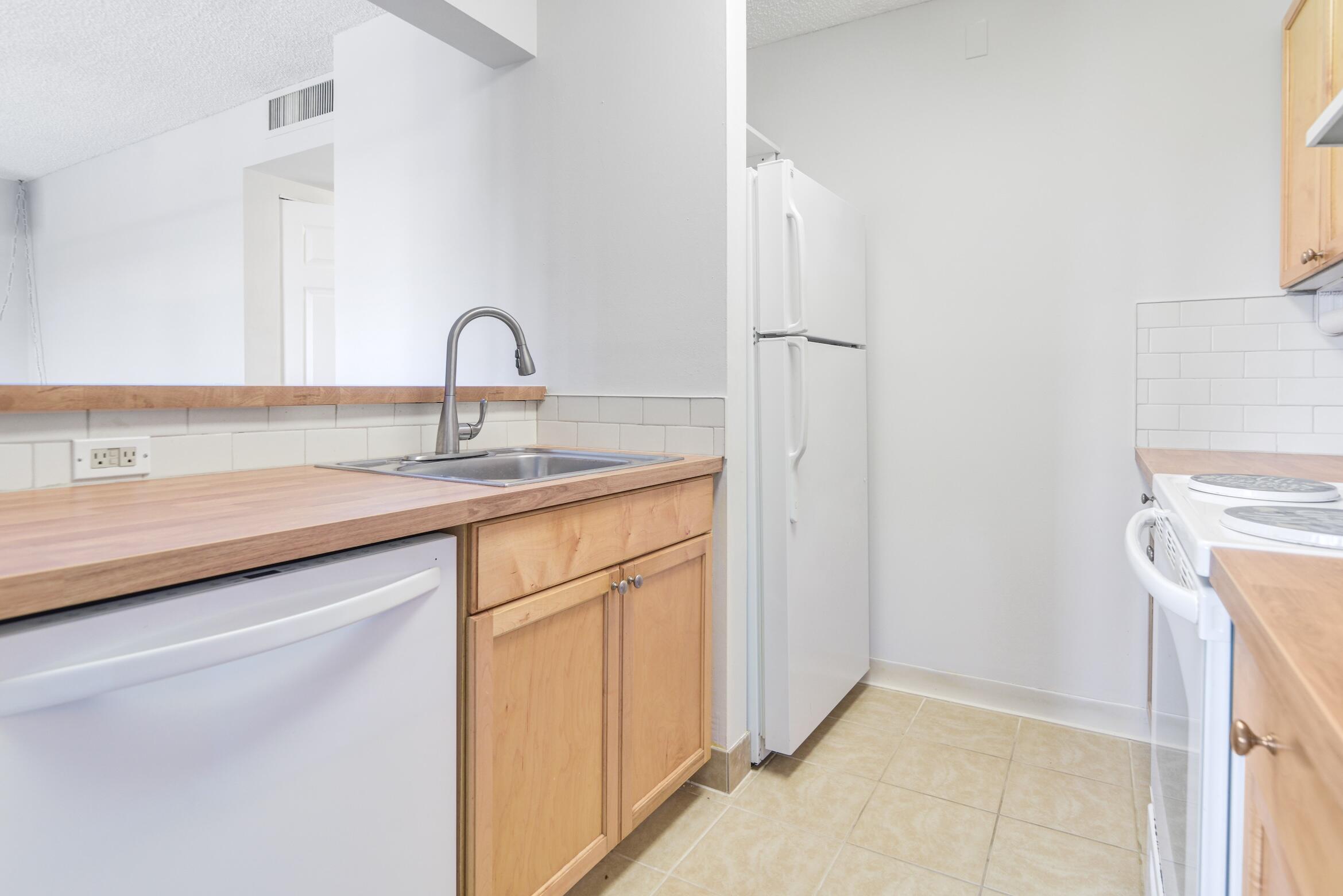 MEADOWS ON THE GREEN CONDO - Residential Lease