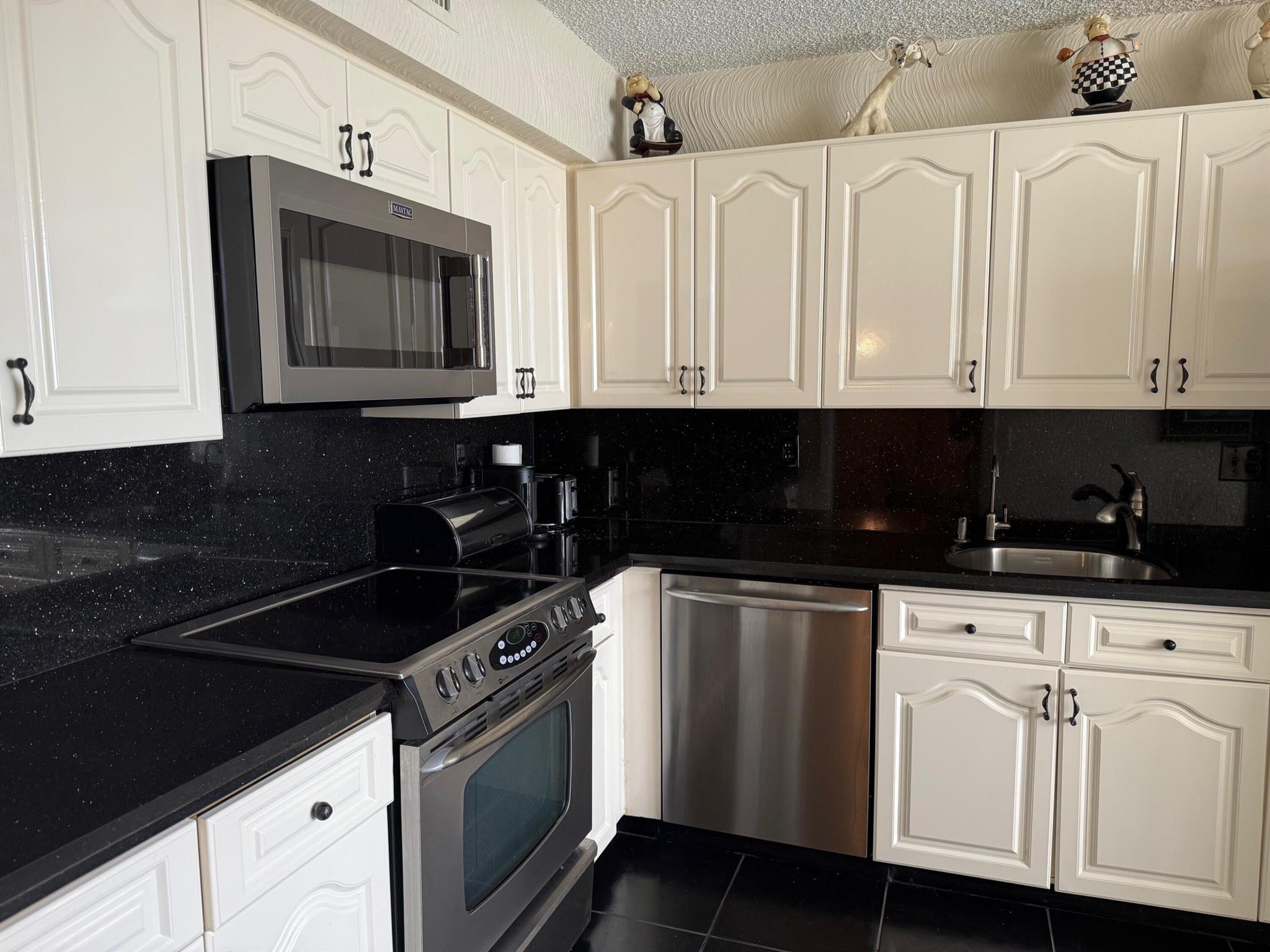 REGENCY AT BOCA POINTE CO - Residential