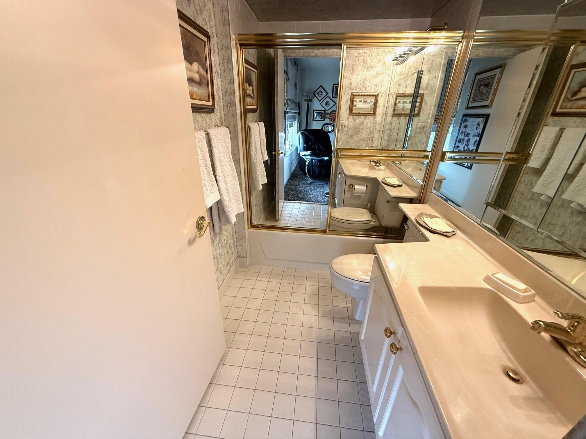 REGENCY AT BOCA POINTE CO - Residential