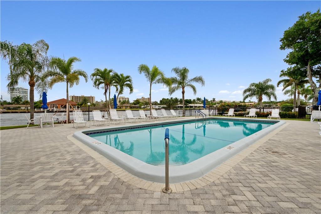 Bay Colony Club - Residential