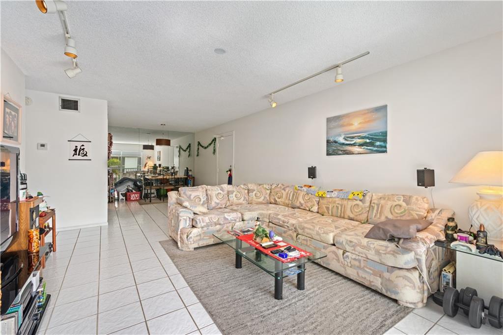 Bay Colony Club - Residential