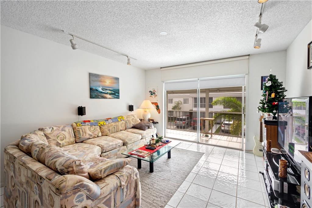 Bay Colony Club - Residential
