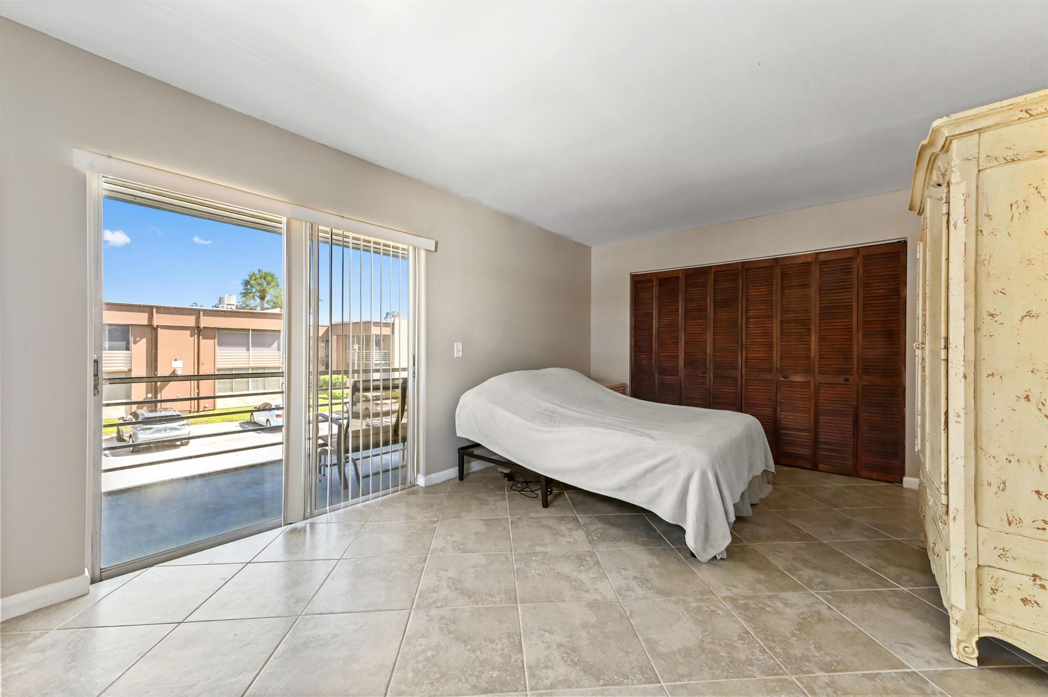 KINGS POINT - Residential
