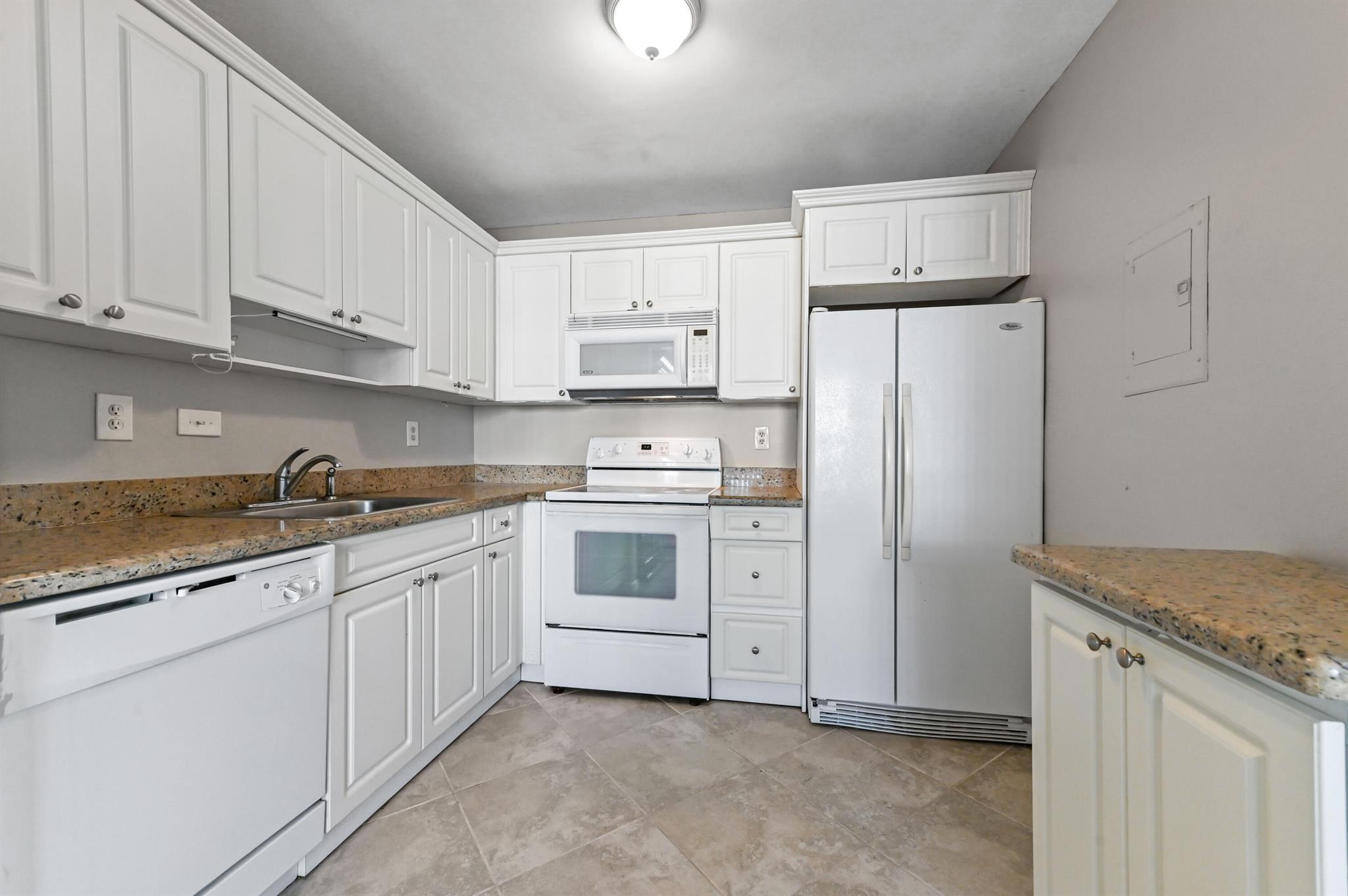 KINGS POINT - Residential