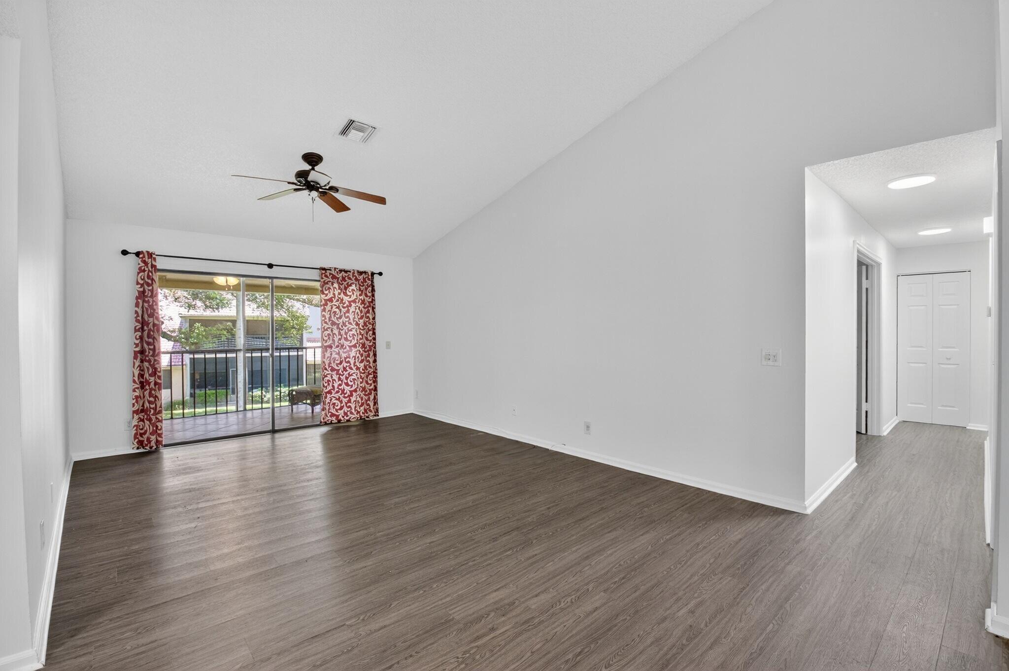 COACH HOUSES OF TOWN PLACE CONDO - Residential Lease