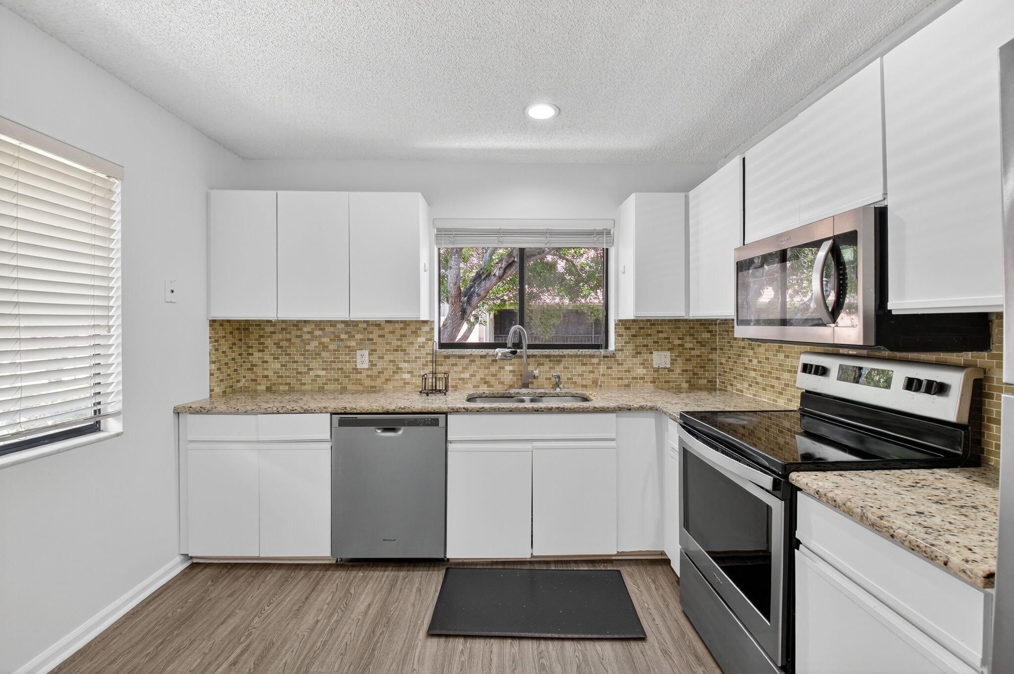 COACH HOUSES OF TOWN PLACE CONDO - Residential Lease