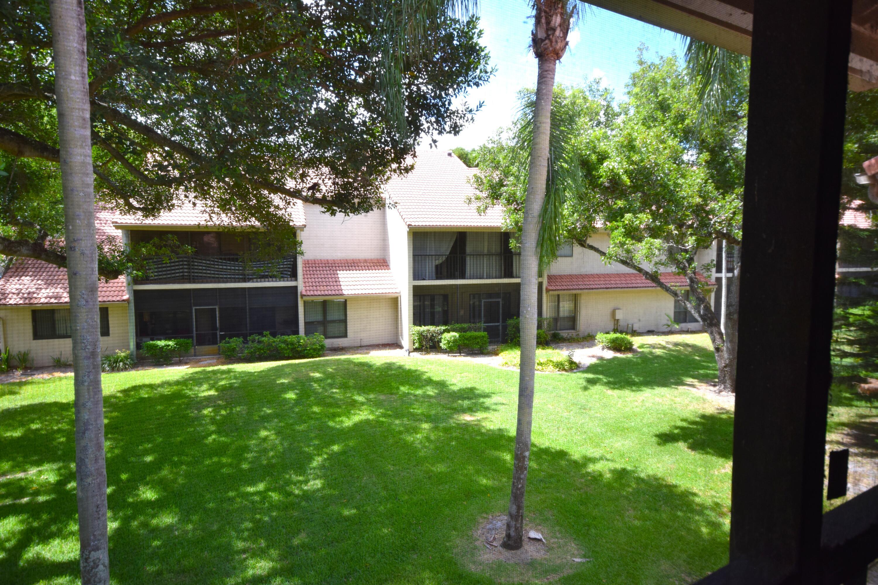 COACH HOUSES OF TOWN PLACE CONDO - Residential Lease