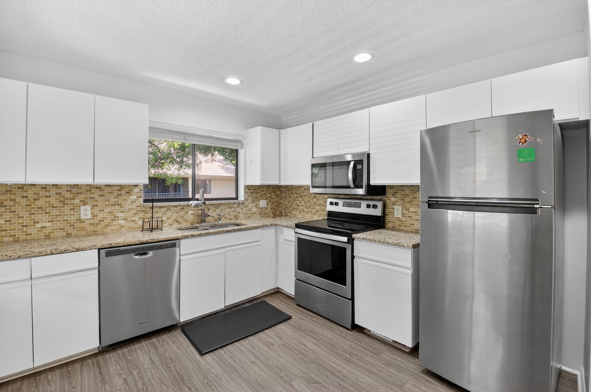 COACH HOUSES OF TOWN PLACE CONDO - Residential Lease