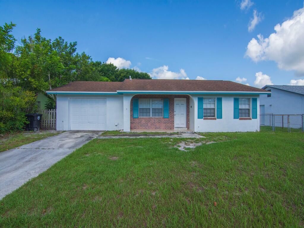 Photo of 803 Hickory Street, Fort Pierce, FL 34947 (MLS # R11100453)