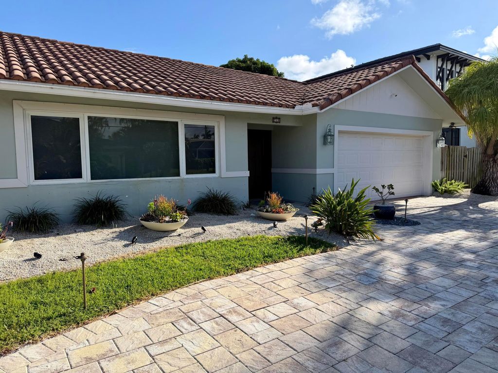 Photo of 712 Forsyth Street, Boca Raton, FL 33487 (MLS # B26021535)