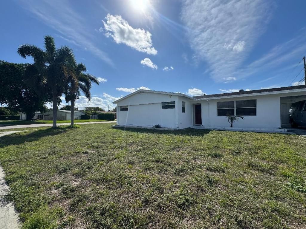 Photo of 3292 Collin Drive, West Palm Beach, FL 33406 (MLS # R11065563)