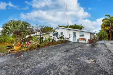 Tiny photo for 7111 Washington Avenue, Lake Worth, FL 33462 (MLS # B26010674)