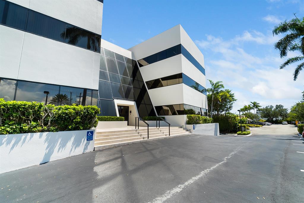 S/D OF 32-46-43 IN - Commercial Sale