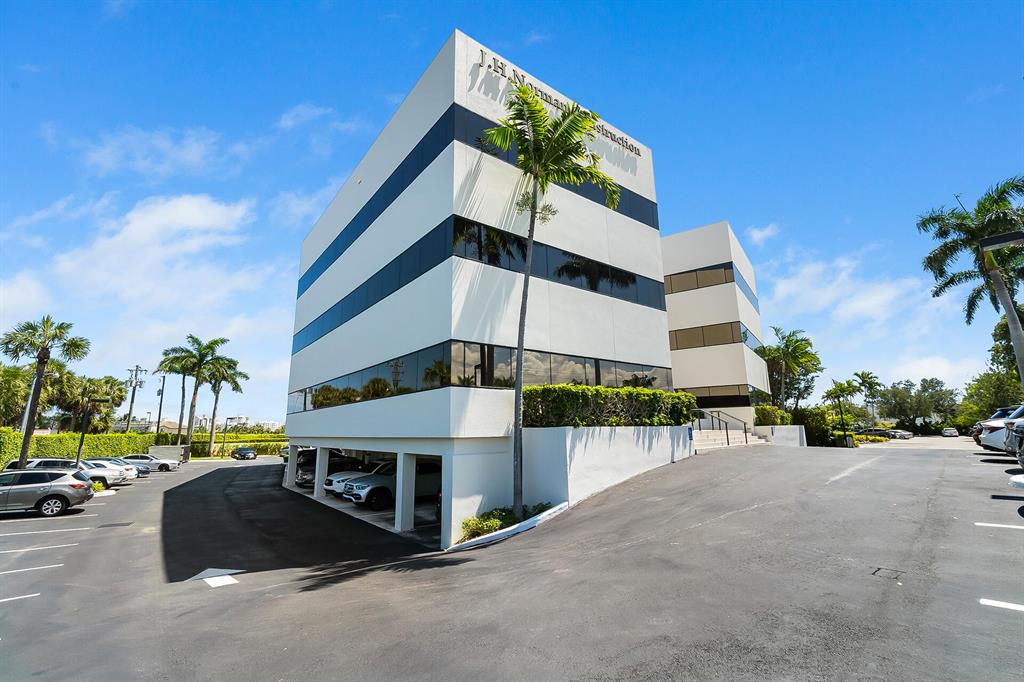 S/D OF 32-46-43 IN - Commercial Sale