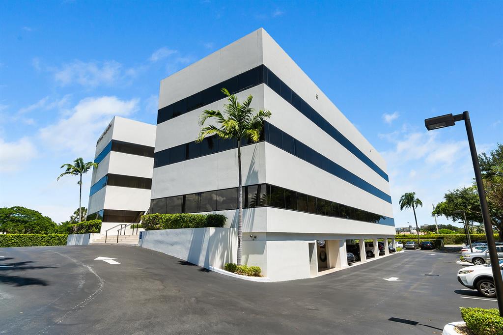 S/D OF 32-46-43 IN - Commercial Sale