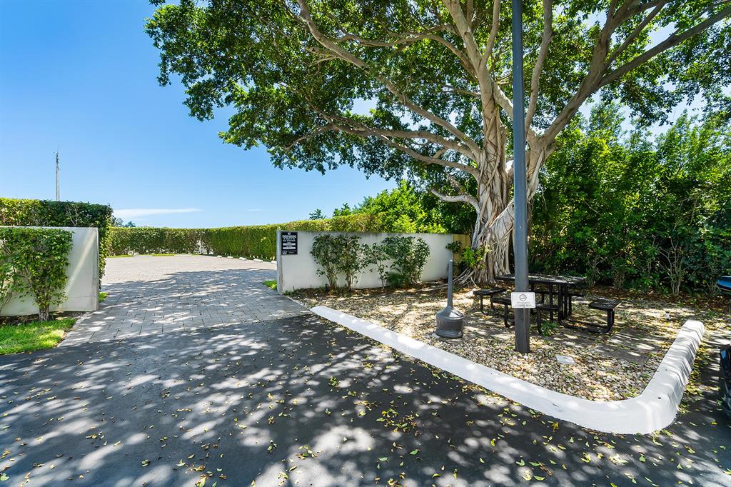 S/D OF 32-46-43 IN - Commercial Sale