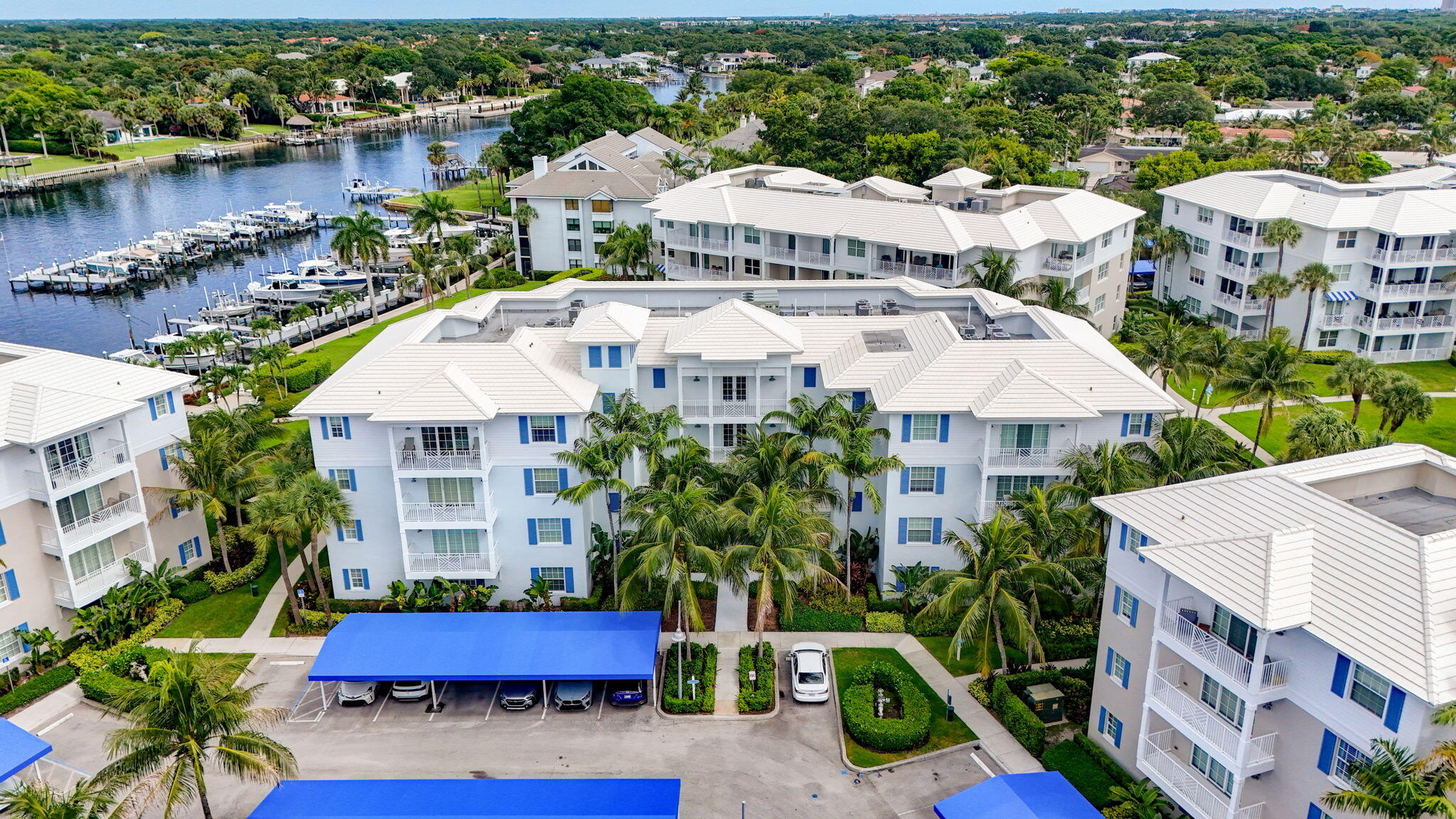 712 Bay Colony Drive S