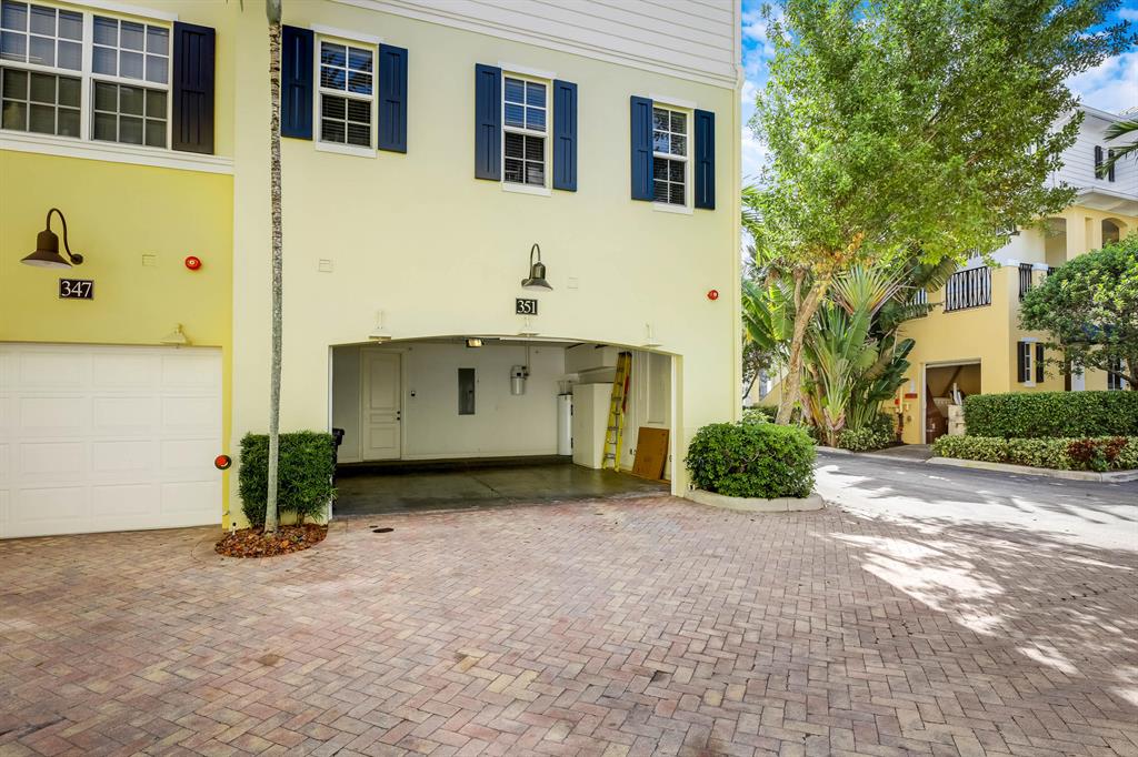 MAGNOLIA COURT - Residential Lease