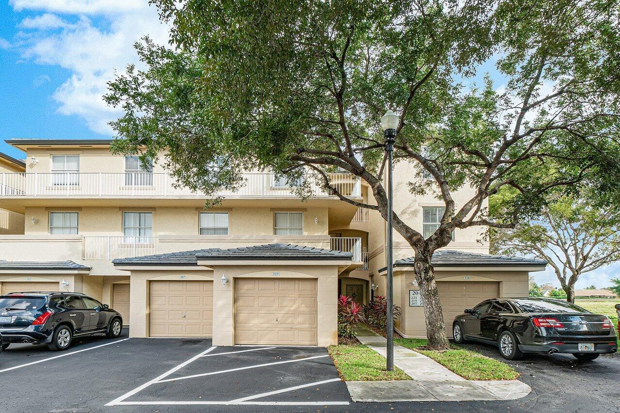 BEST VIEWS IN ARISSA PLACE! 5 MINUTE DRIVE TO THE PB INTERNATIONAL EQUESTRIAN CENTER! 7 MINUTES TO INTERNATIONAL POLO CLUB OF PB! 1 CAR GARAGE! This 3 bedroom, 2 full bath unit with balcony overlooking the BEST views of Arissa Place has been fully updated and outfitted with brand new high end furnishings! Fully stocked and ready for seasonal and off seasonal rental just bring your toothbrush and come enjoy the Wellington season!