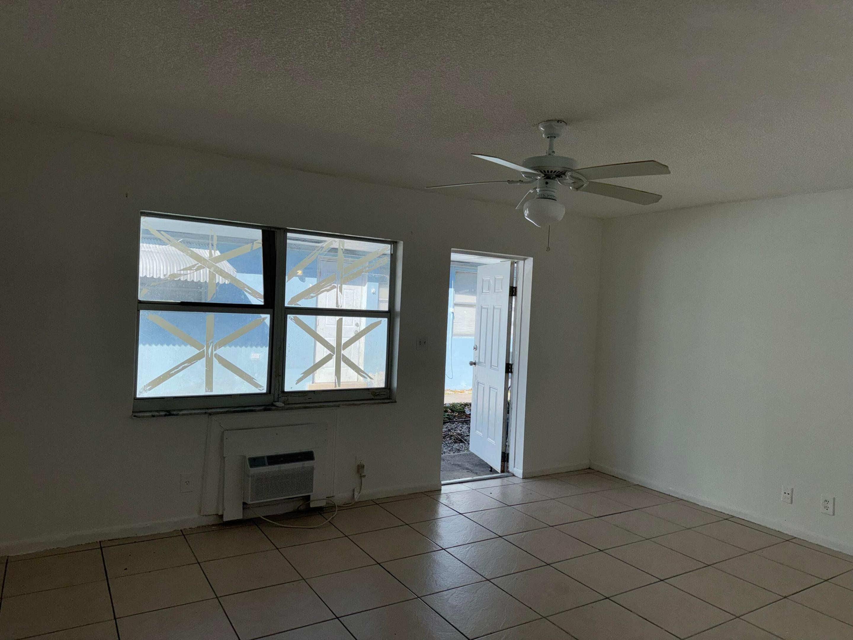 NORTH LAKE WORTH - Residential Lease