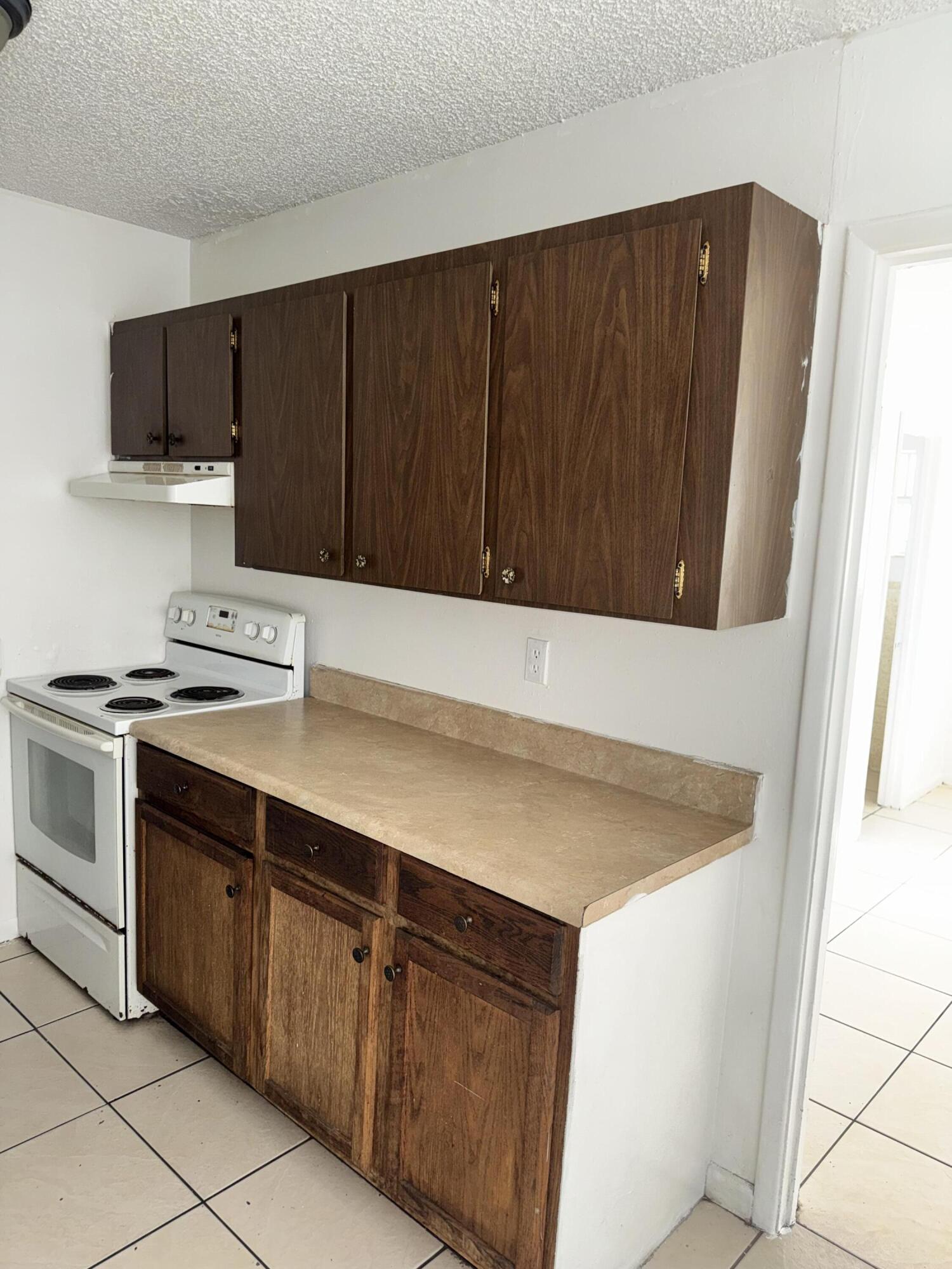 NORTH LAKE WORTH - Residential Lease