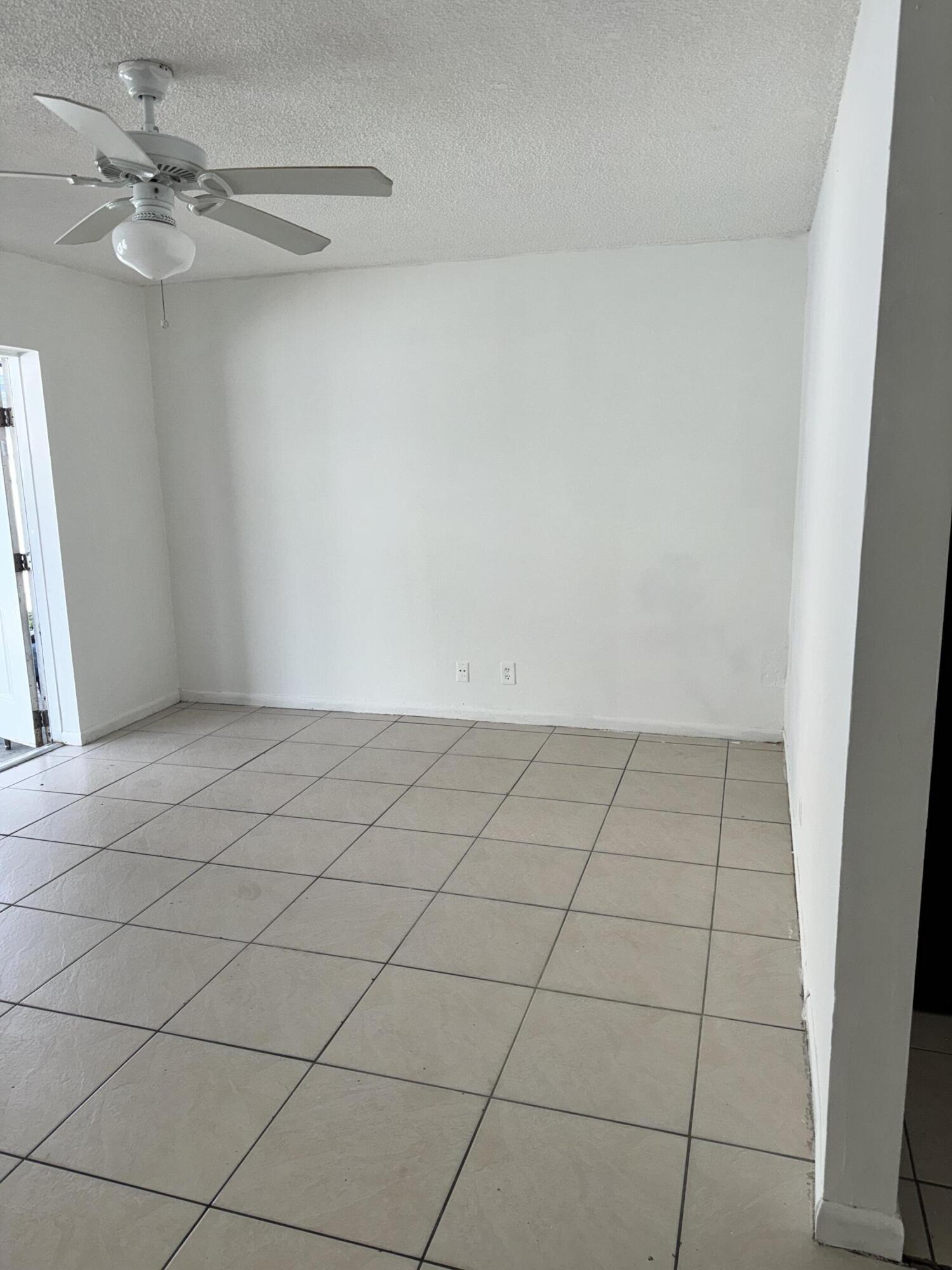 NORTH LAKE WORTH - Residential Lease