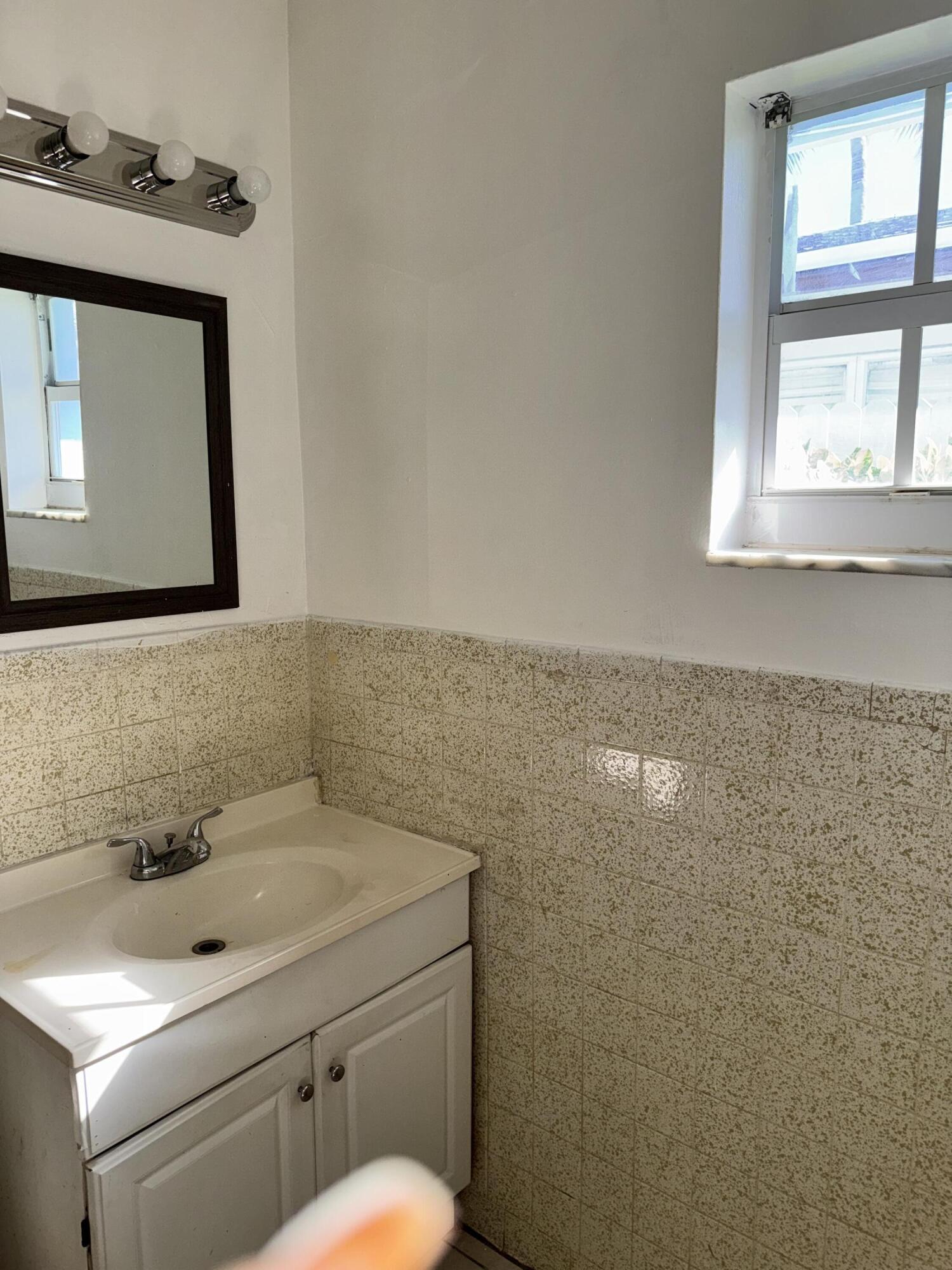 NORTH LAKE WORTH - Residential Lease