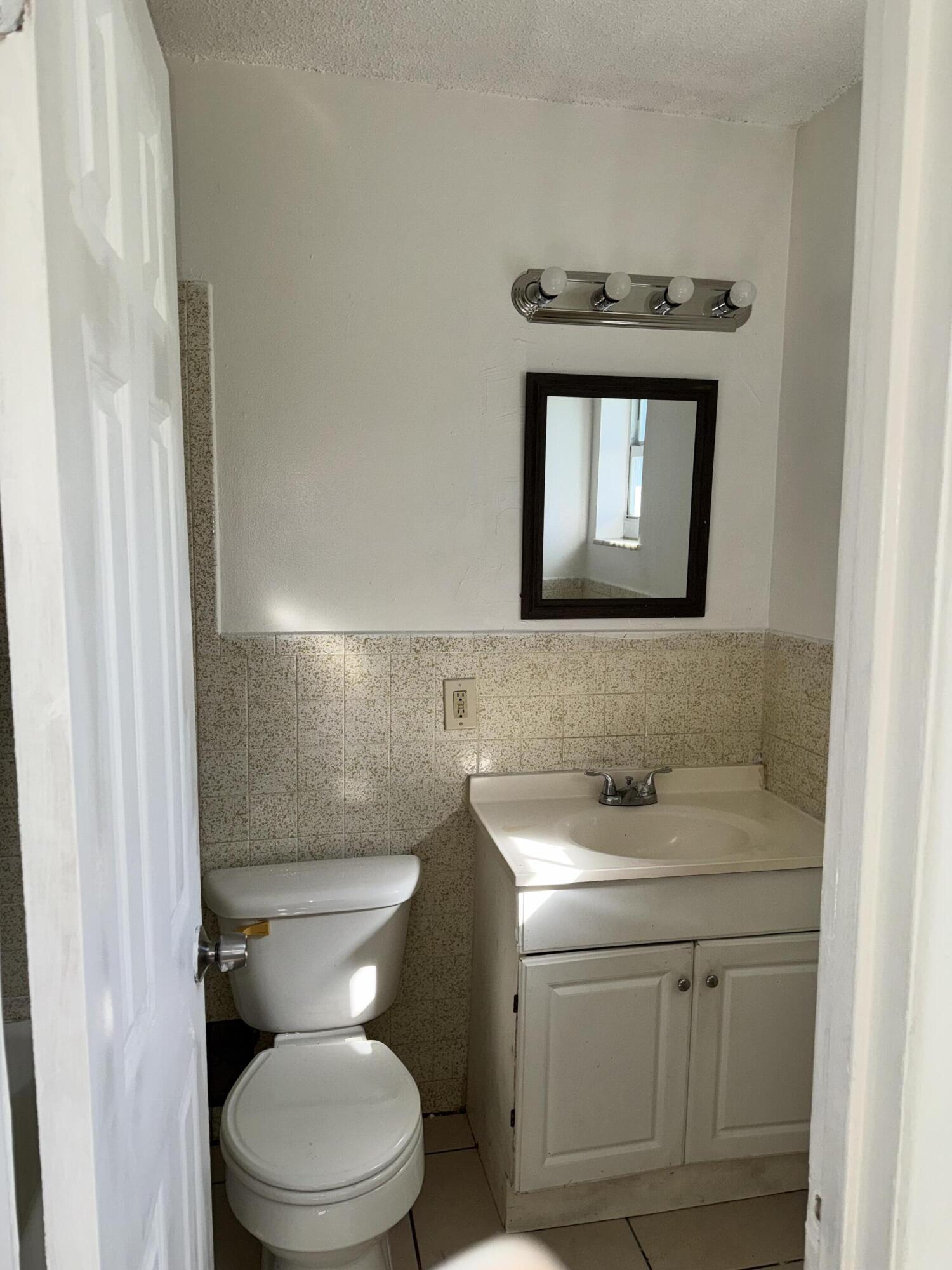 NORTH LAKE WORTH - Residential Lease