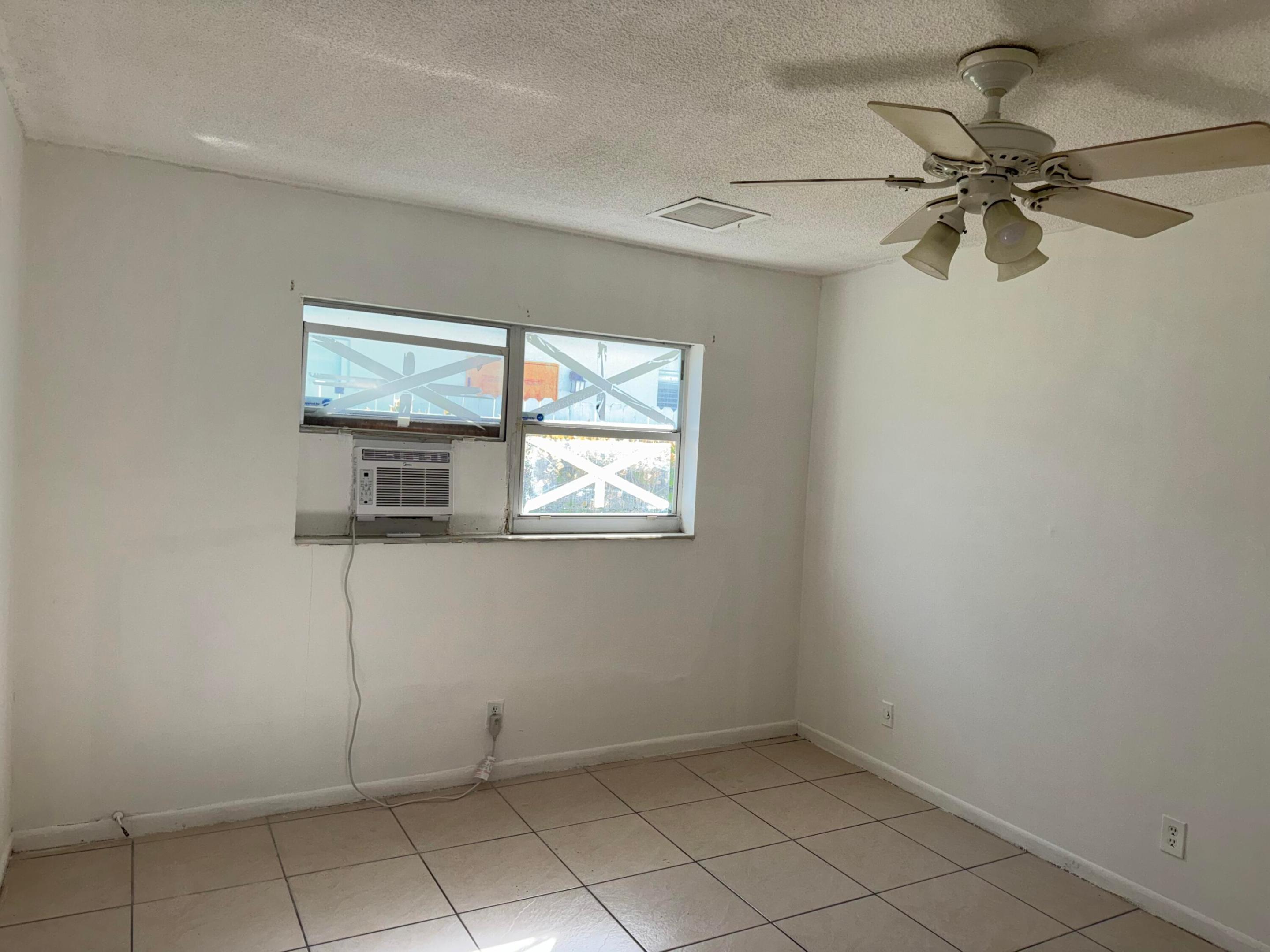 NORTH LAKE WORTH - Residential Lease