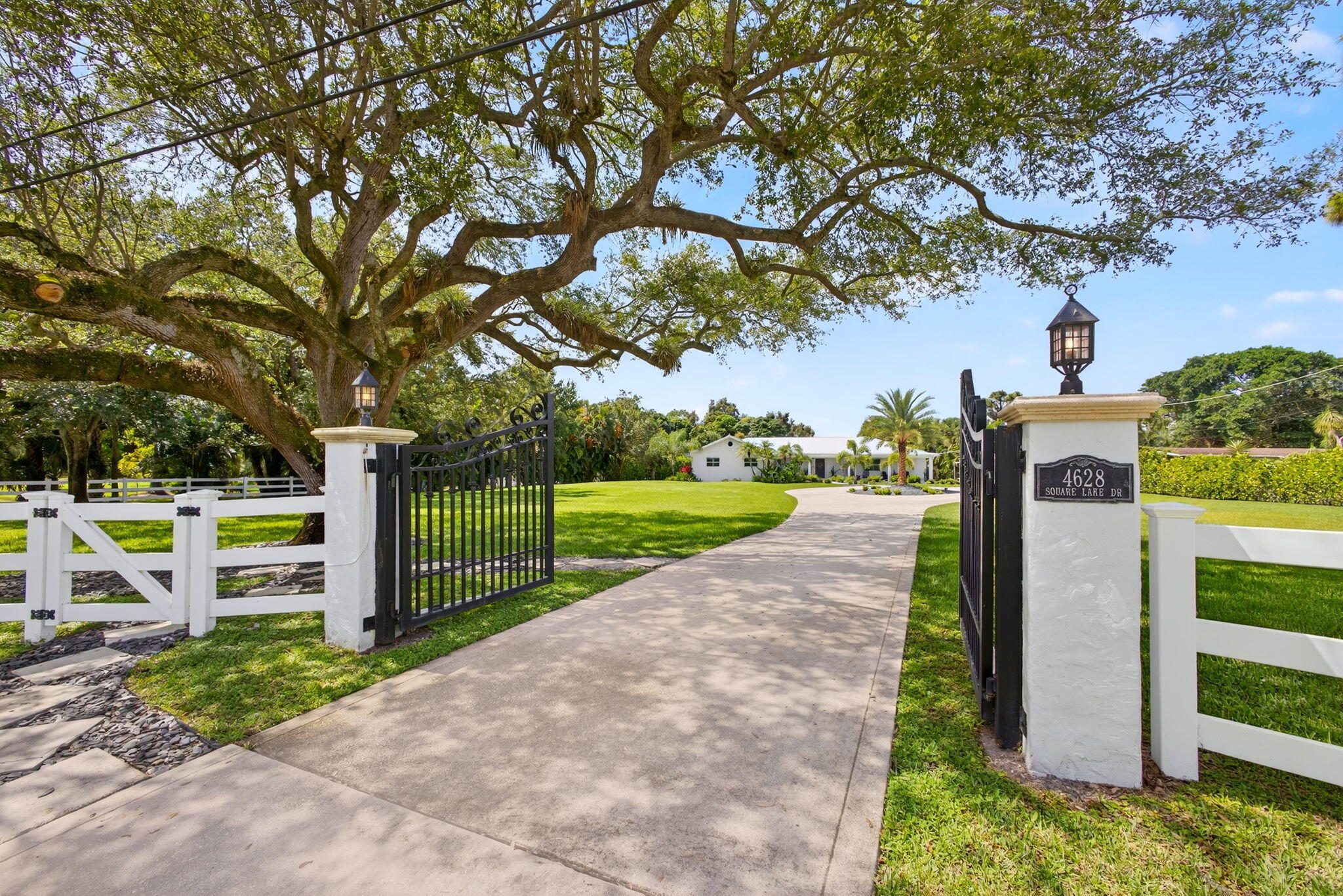 4628 SQUARE LAKE Drive