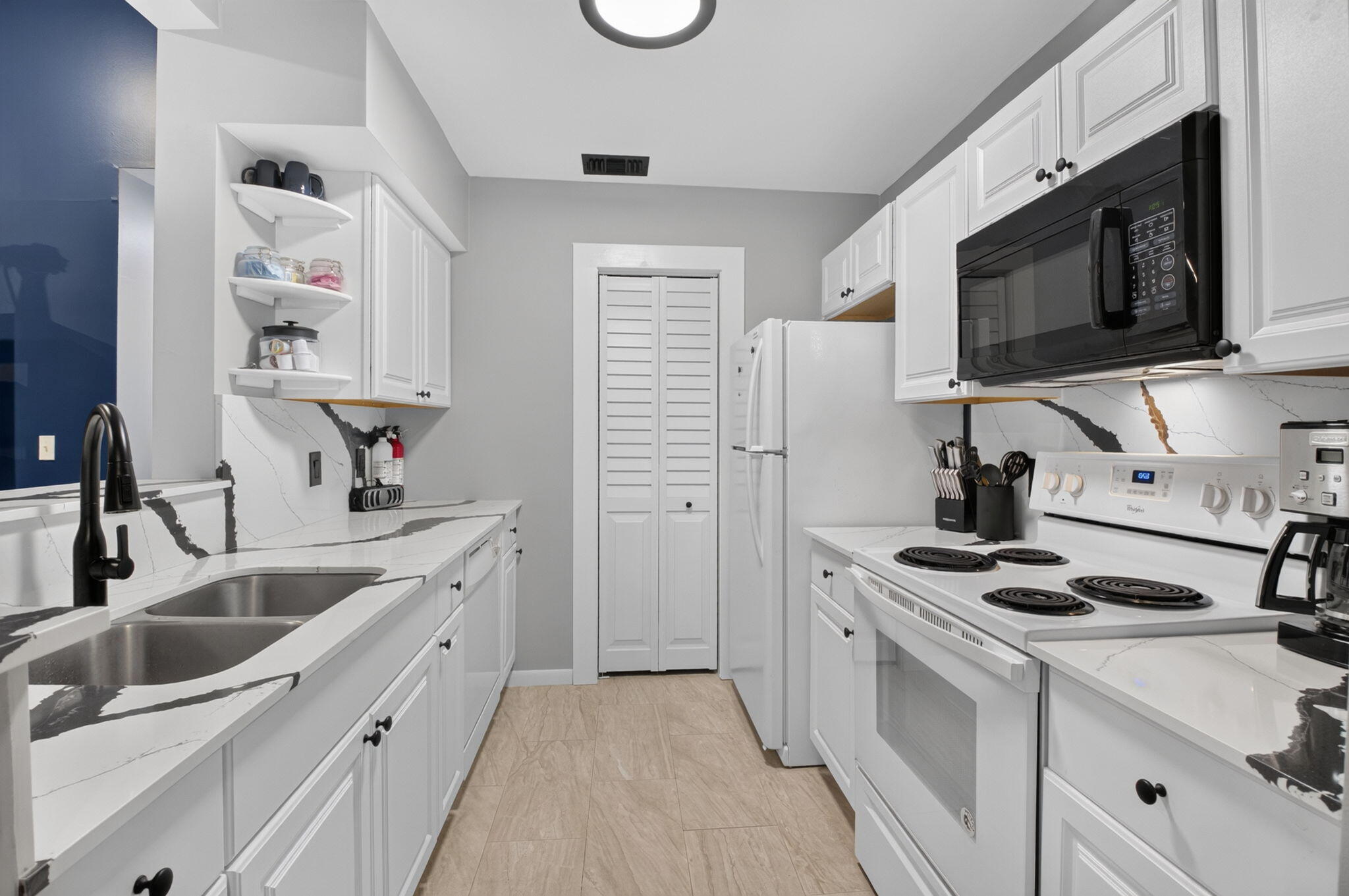 815 W BOYNTON BEACH Boulevard 15-202
