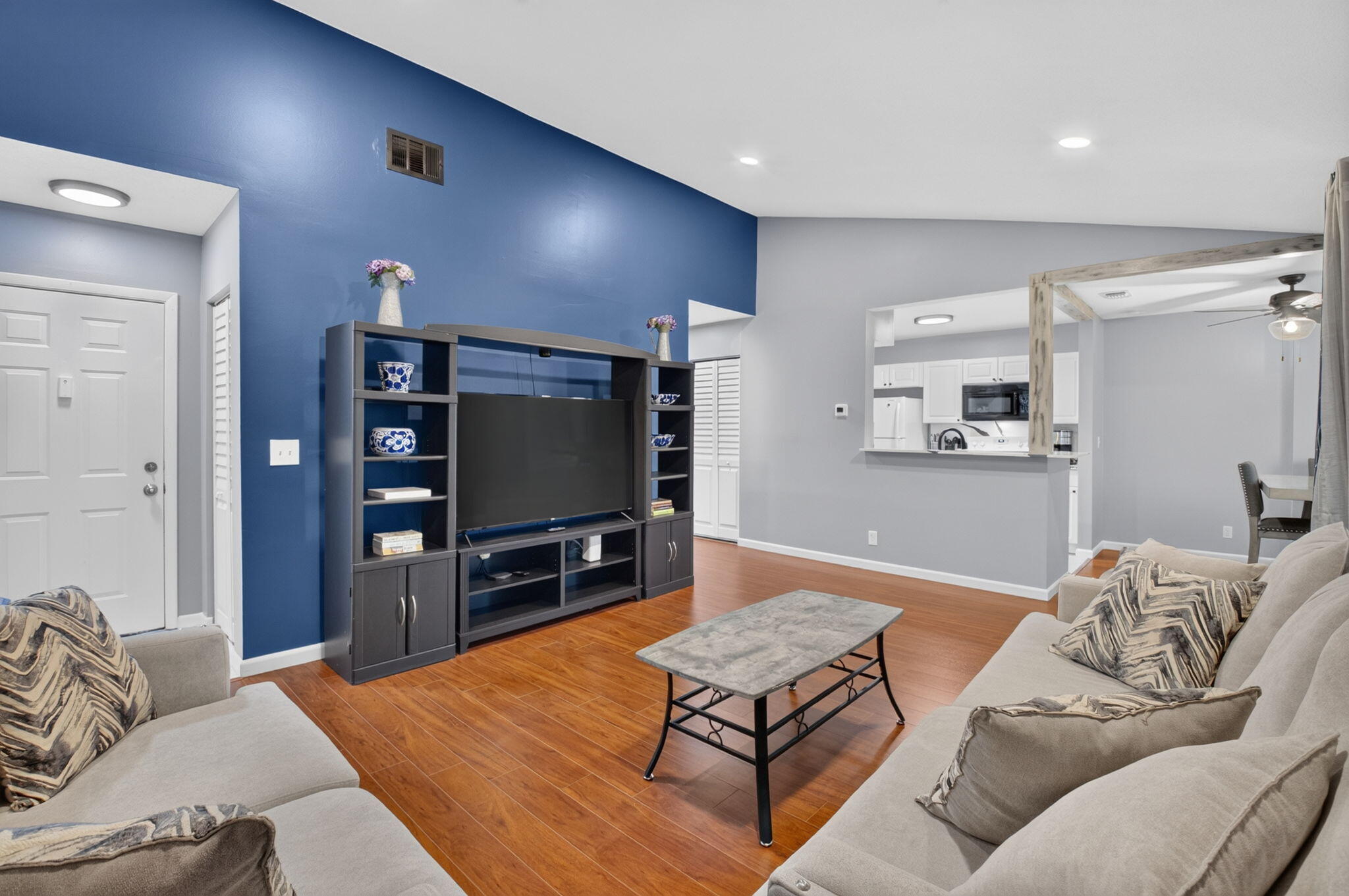 815 W BOYNTON BEACH Boulevard 15-202